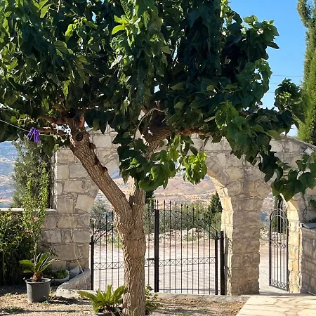 בית כפרי Romanos *